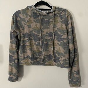 Tresics Camouflage Long Sleeve Hooded Cropped Top